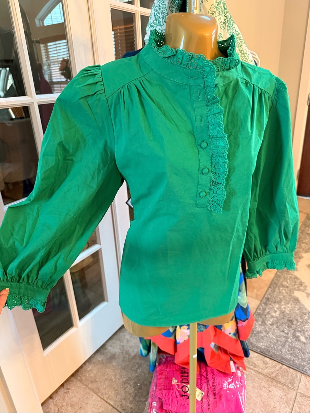 JODIFL Emerald Green Ruffled Button-Front Blouse - S